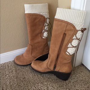 Ugg boots two pairs - Black and Tan